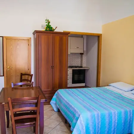 Il Castellino Oda ve Kahvaltı 3*